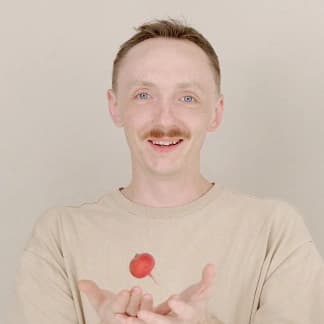 Lesha Lupov with radish