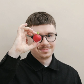 Artyom Hertz with radish