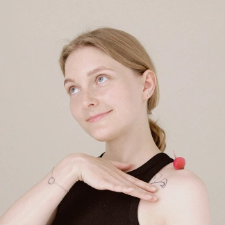 Sveta Hodunova with radish